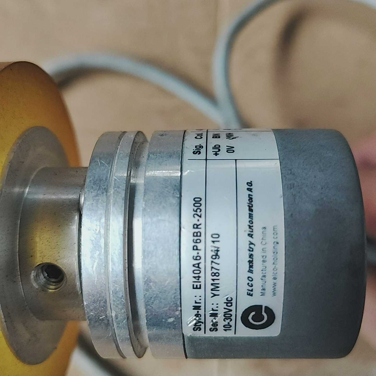 宜科EI40A6-P6HR-2500编码器，带支架，成色如图~议价