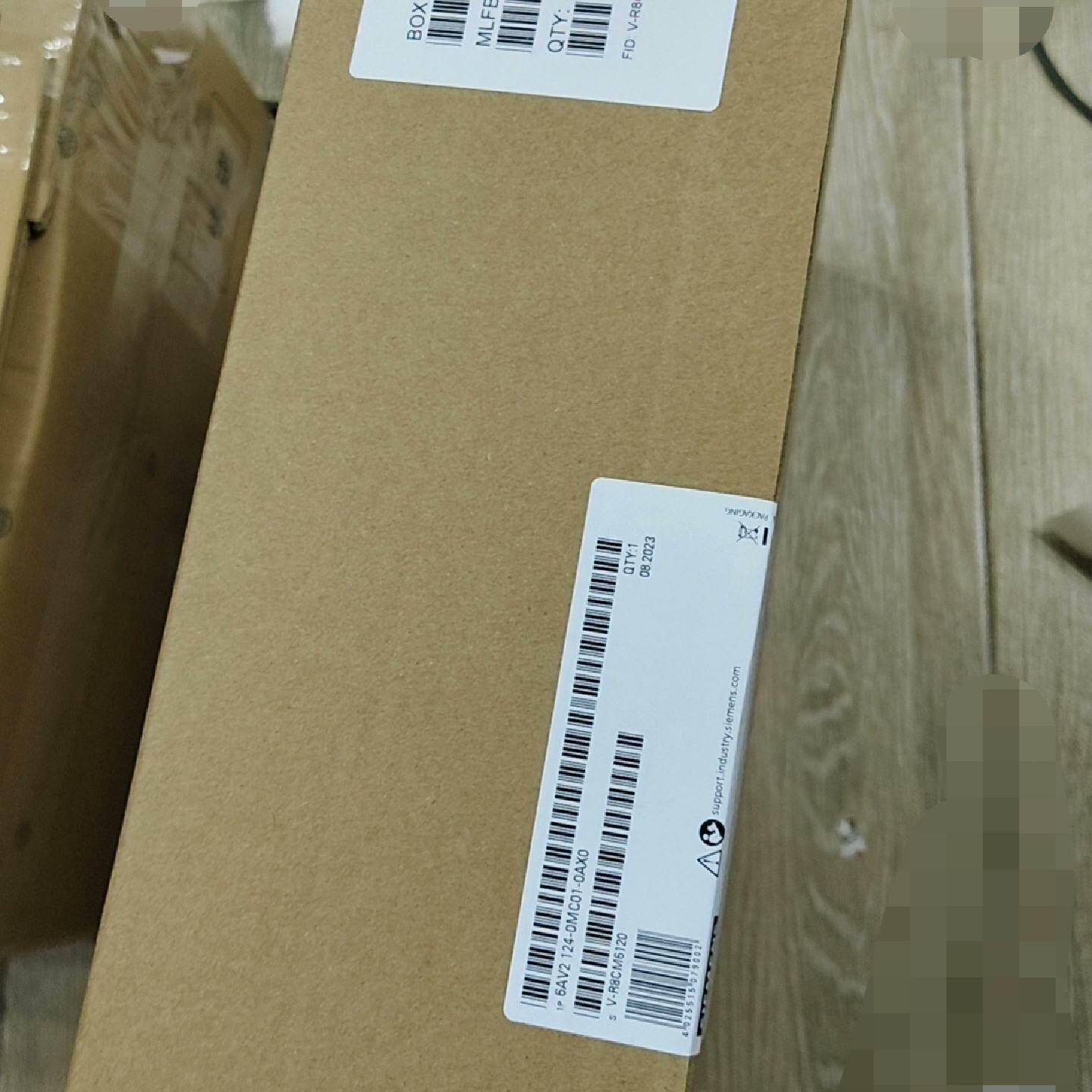 西门子SIMATIC HMI触摸屏，型号6AV2124-0M--议价商品