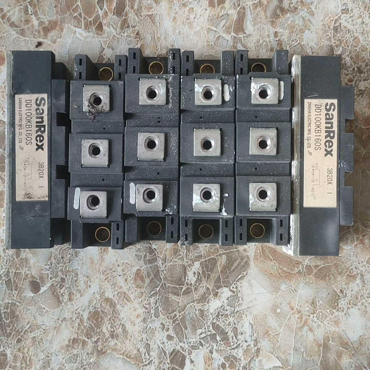 富士变频器132w整流器6块型号见照片!打包出200元--议价商品