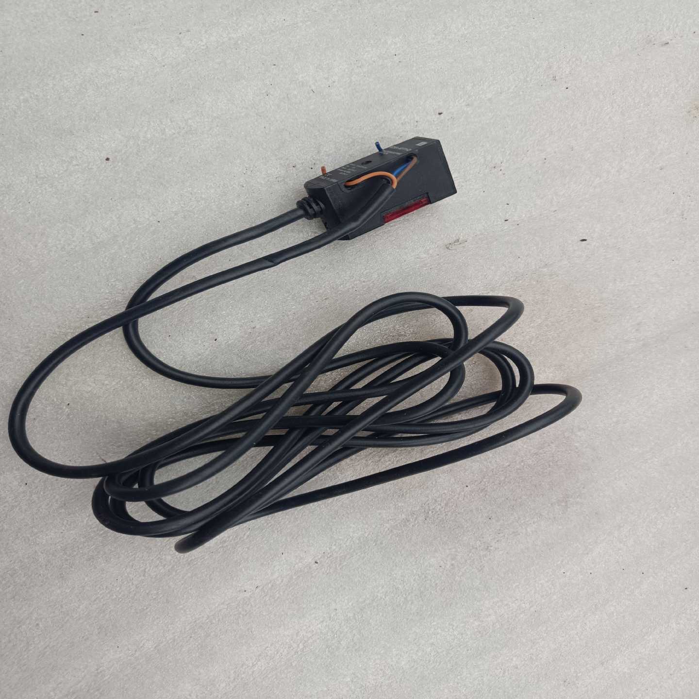 光电开关E3S-AT71-D，一个的没包装，询价