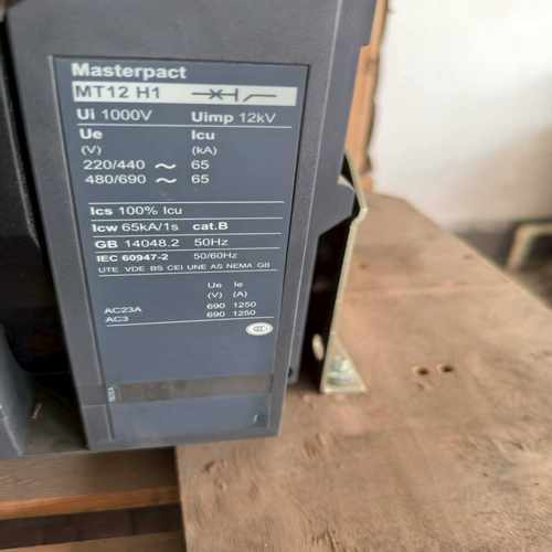 施耐德框架断路器MT12H1三极断路器库存底儿帮客户--议价商品