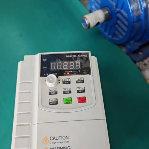 寻XRLP变频器2.2KWRLP511M2R2G1BA成