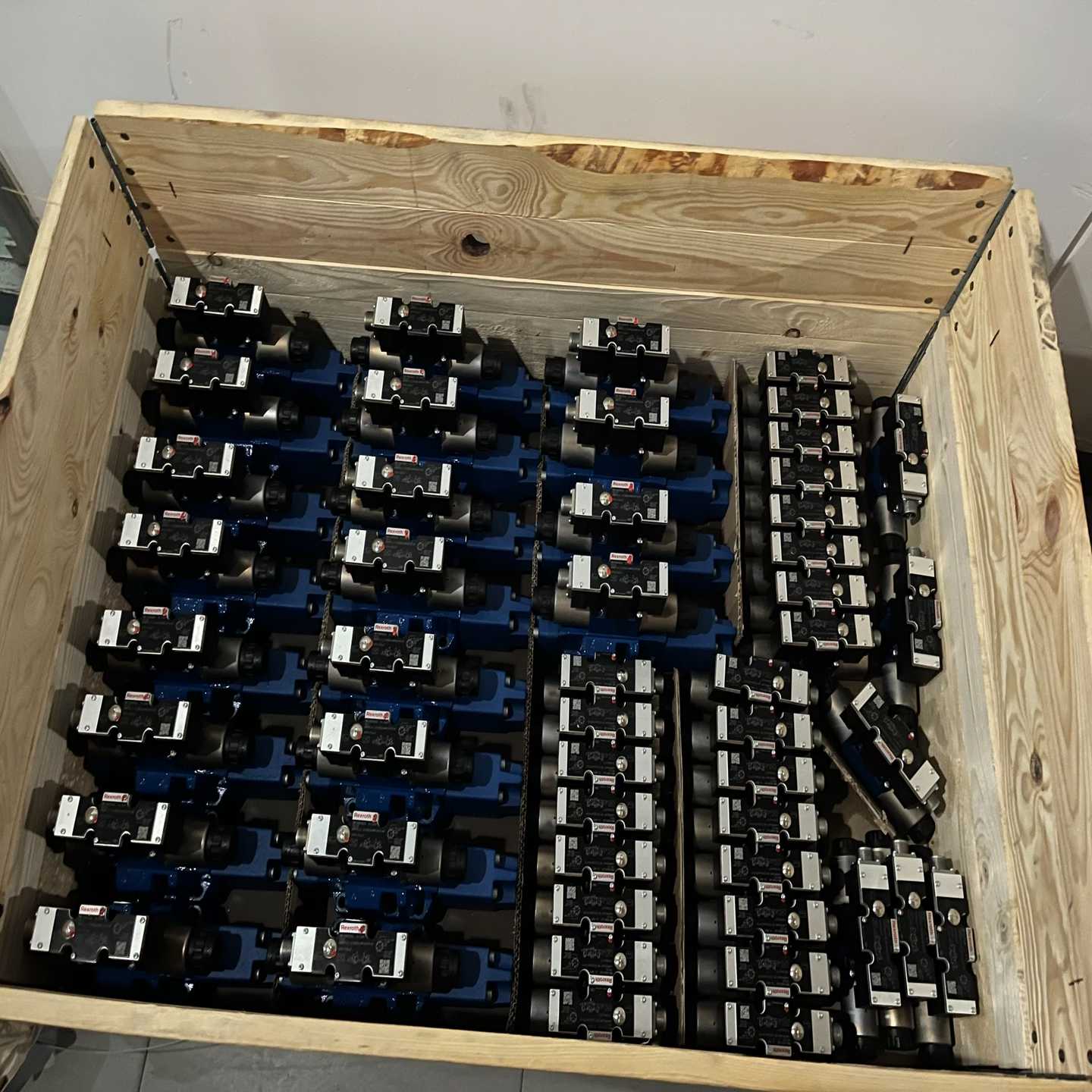 议价~R900923472   4WRA6W07-2X/G24N9