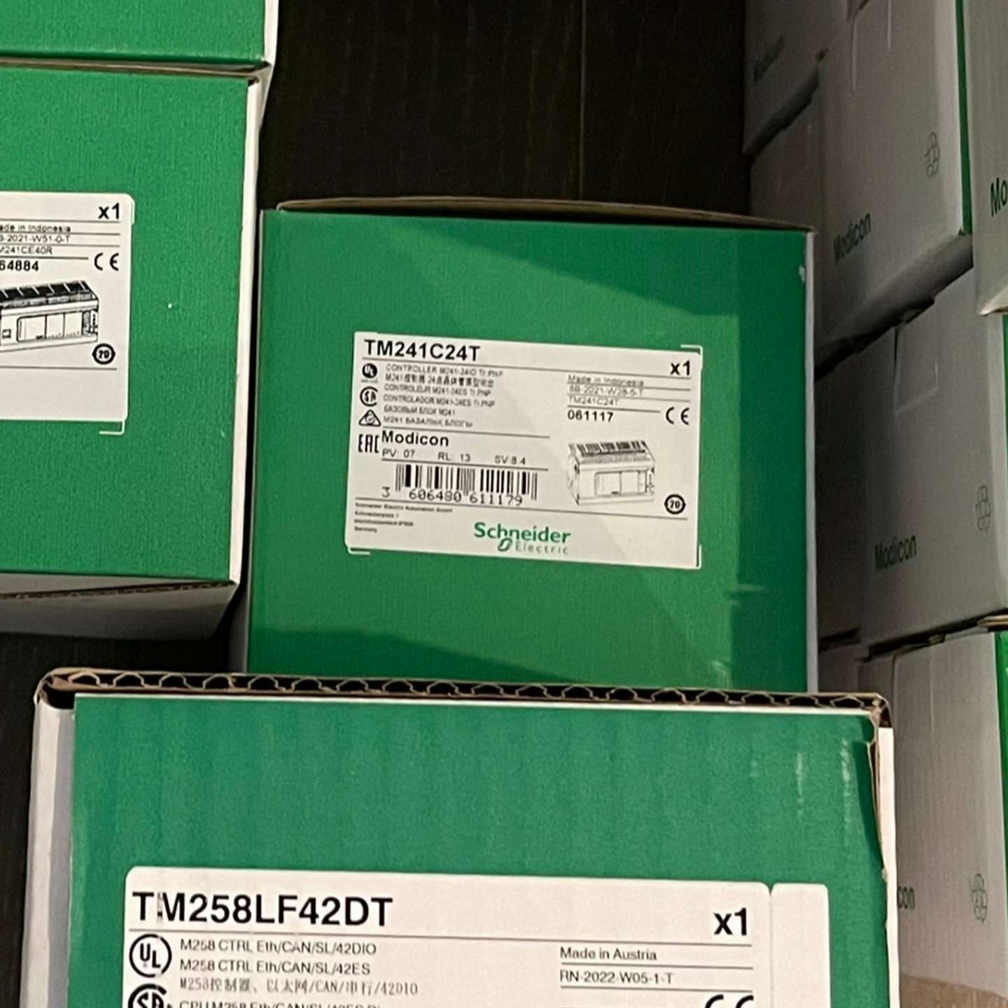 施耐德TM241CeC24R拍前询价