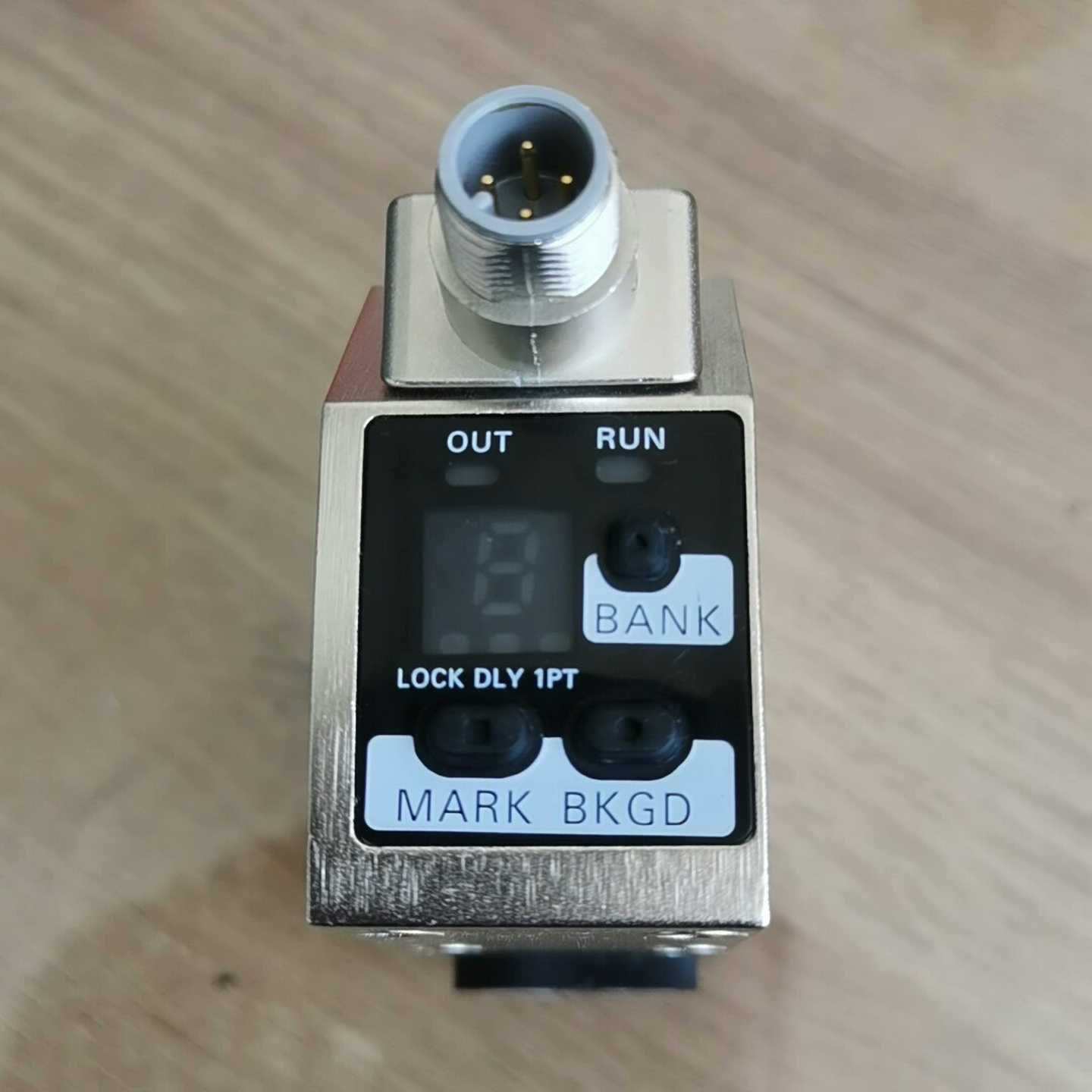 议价欧姆龙E3S-DCP21-IL3色标光电传感器分辨色彩颜色