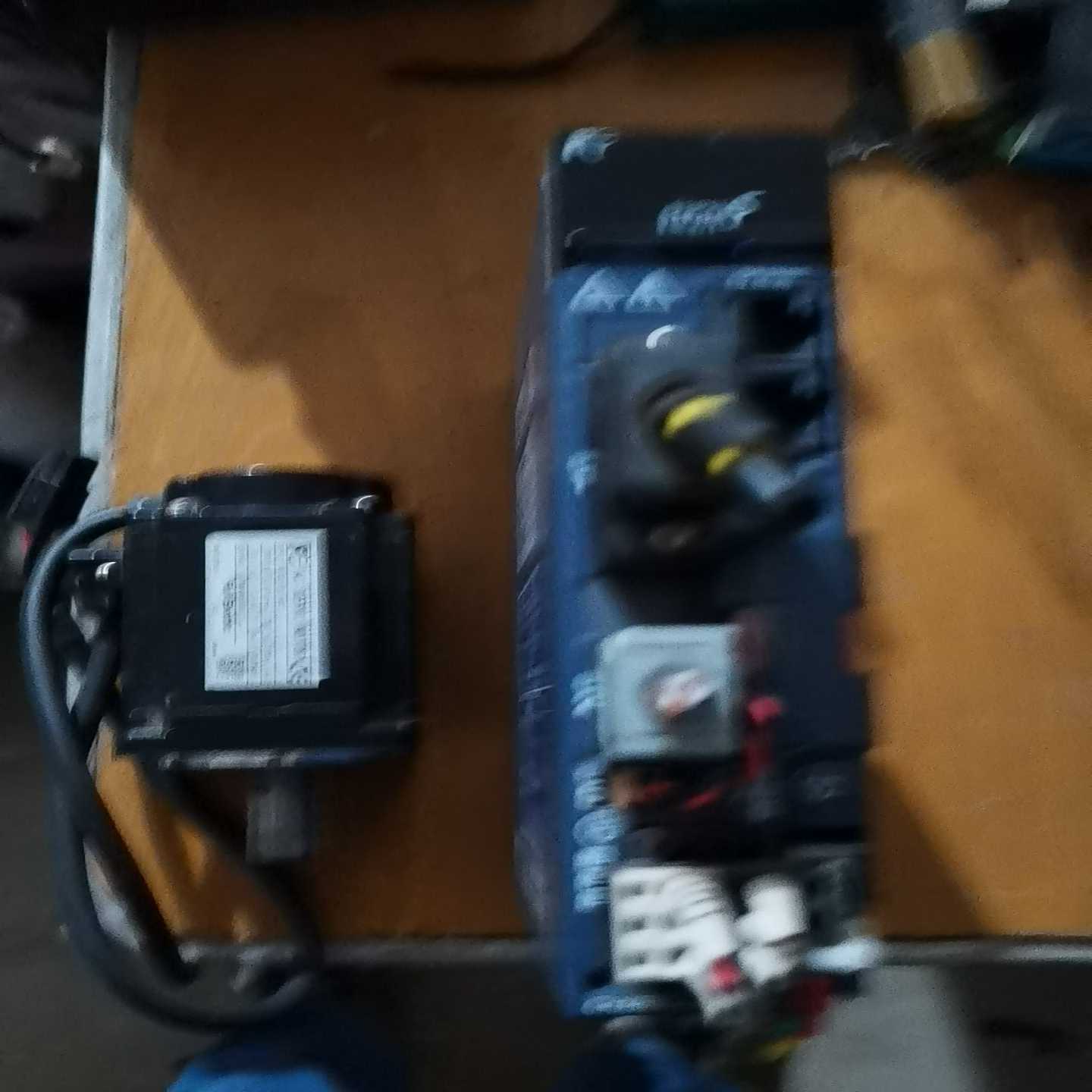 驱动器和电机壹套RYH201F5-VV5（200w）【落红设备】