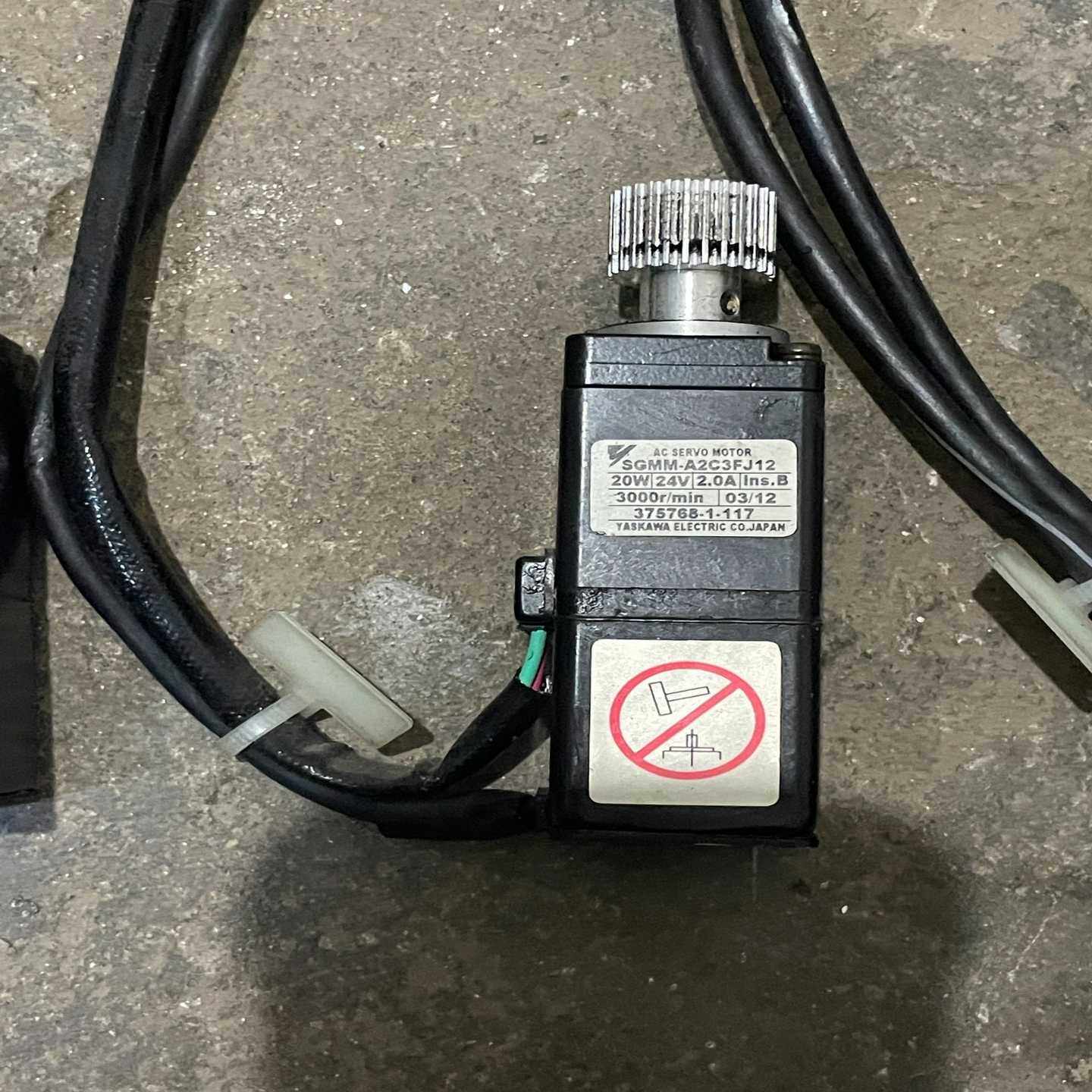 议价安川电机 SGMM-A2C3FJ12 拆机包好实物拍摄