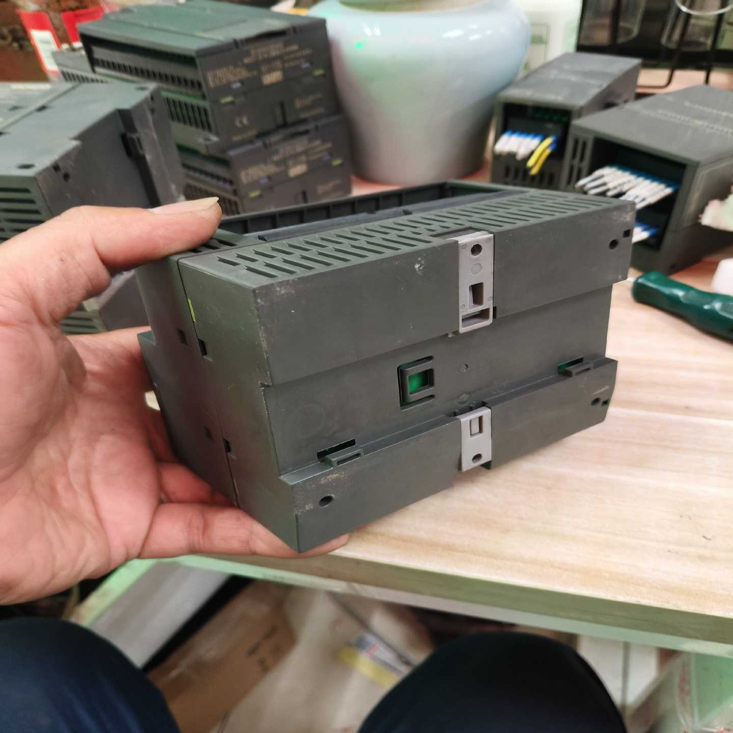 议价西门子PLC6ES7288-1CR40-0AA0有一个