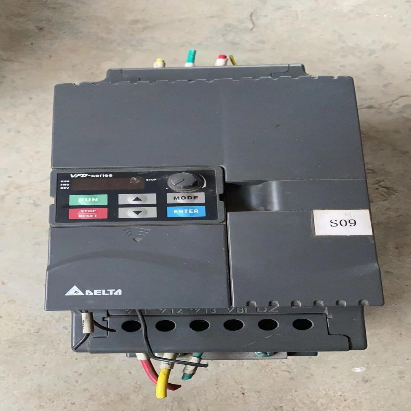 询价台达变频器5.5kw三相输入VFD055E43A ，二手包好议价