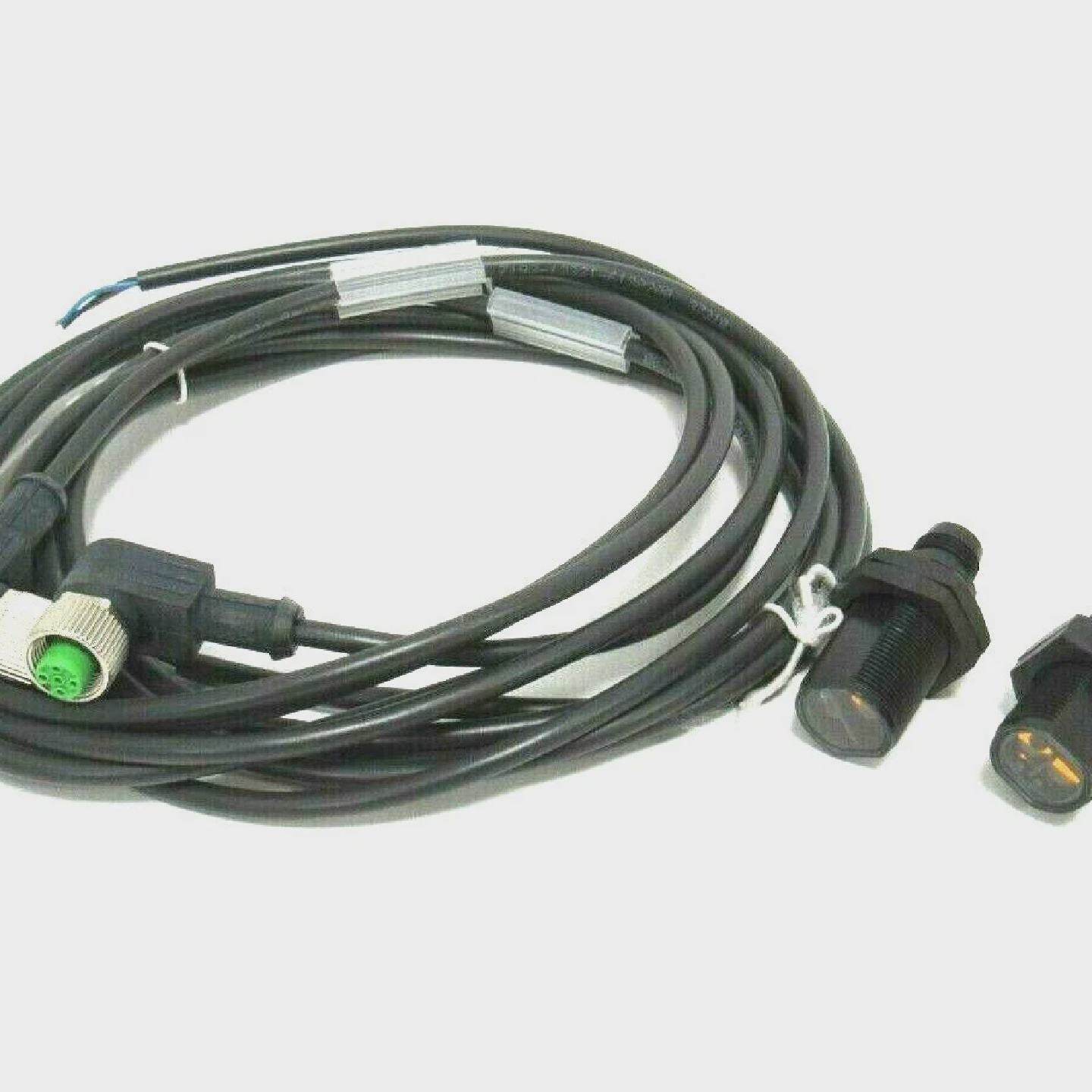 NEW LOT OF 2 OMRON E3FAVP21 PHOT