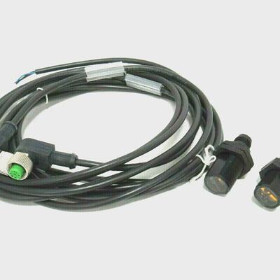 NEW LOT OF 2 OMRON E3FAVP21 PHOTOELECTRIC SENSOR WITH XS2FB1