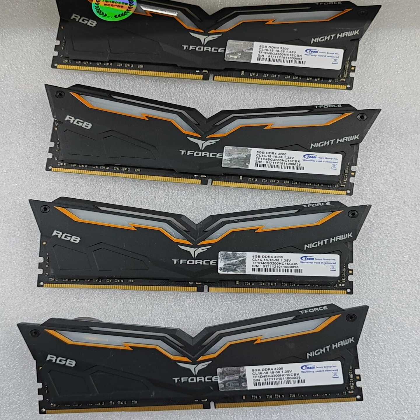 十铨夜鹰DDR432008G内其它元器件