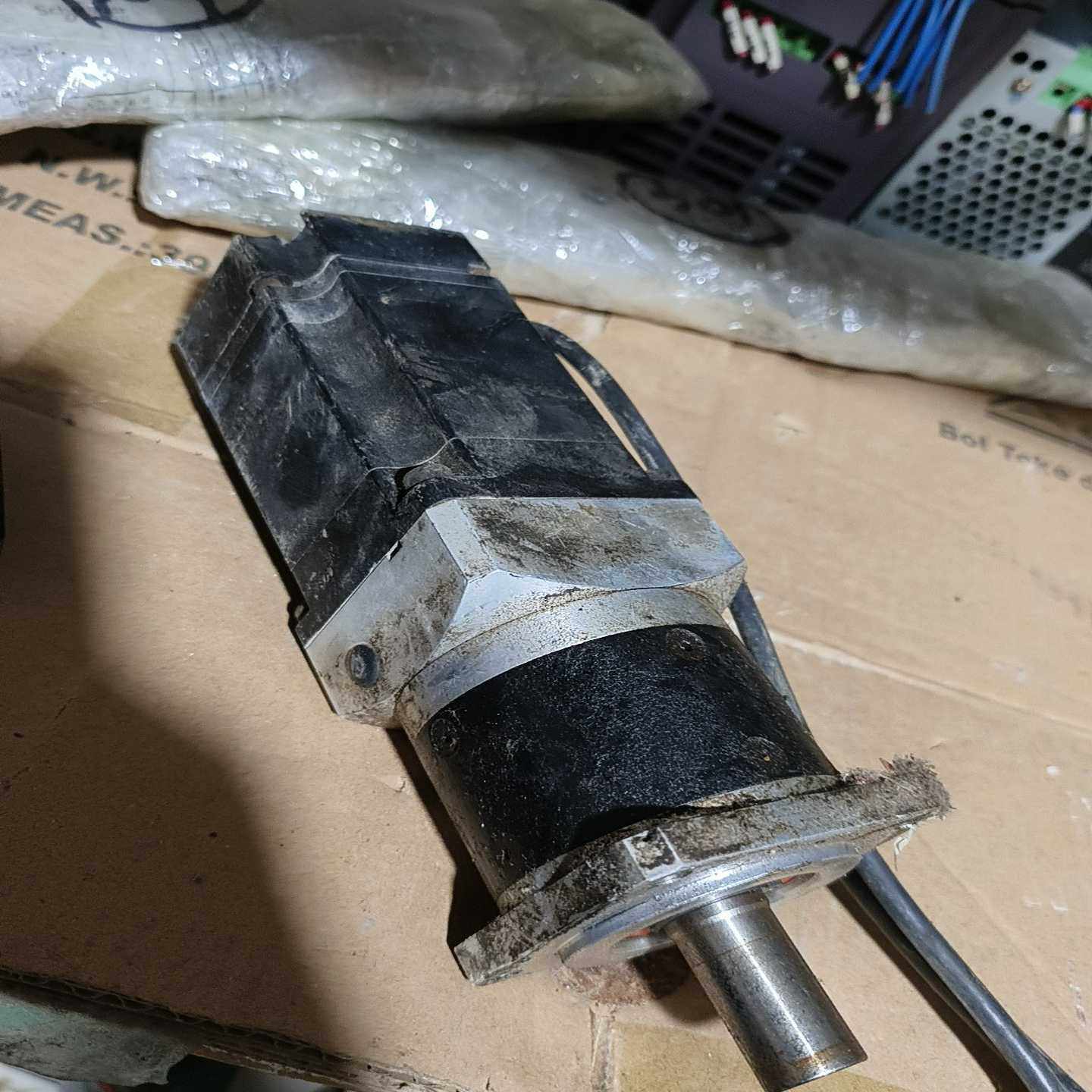 60伺服电机  400W拆机货，未清理，实物拍摄，包好  S【鑫鑫商,3C数码配件,其它配件,淘宝优惠券,粉丝福利购,淘宝优惠卷