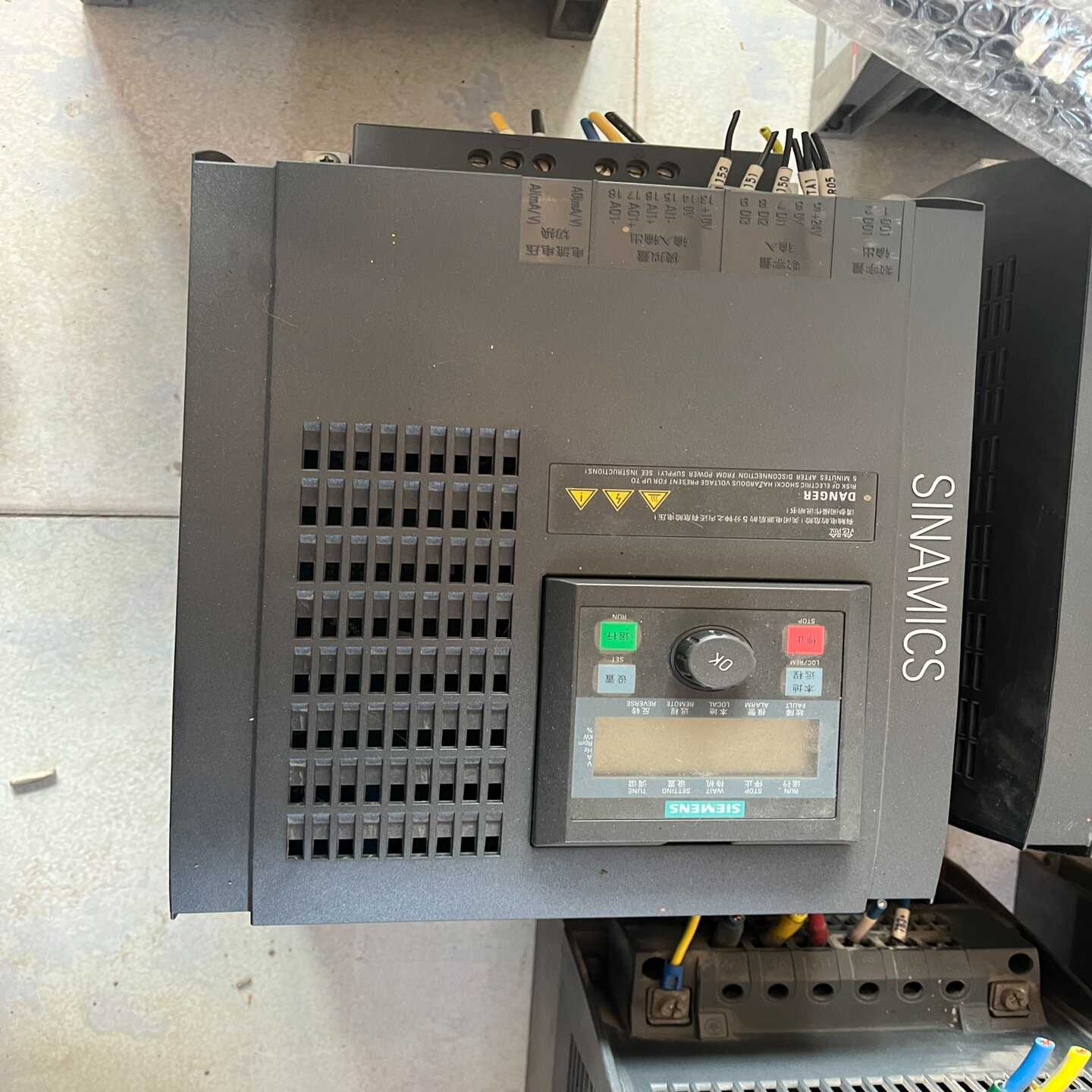 西门子变频器6SL3217-0CE25-5UA1成色如图要的--议价商品