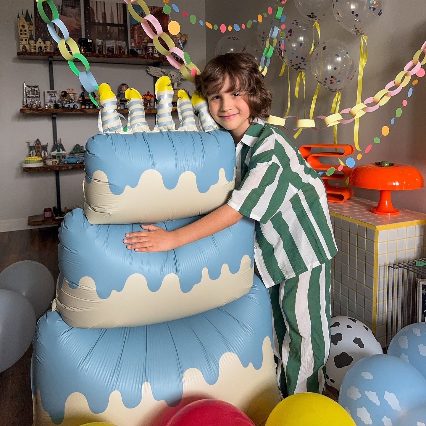 蓝色三层奶油大蛋糕气球站立款男孩生日节日派对装饰用品拍照道具