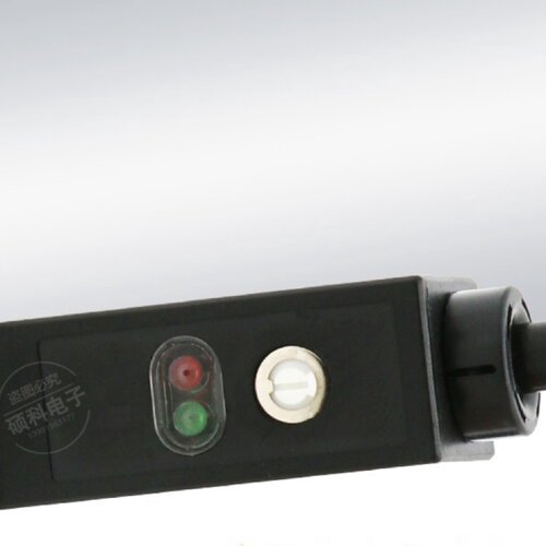 原装SIQK 光电开关 方型传感器GH3-380NA 10-30VDC 300mA 包邮