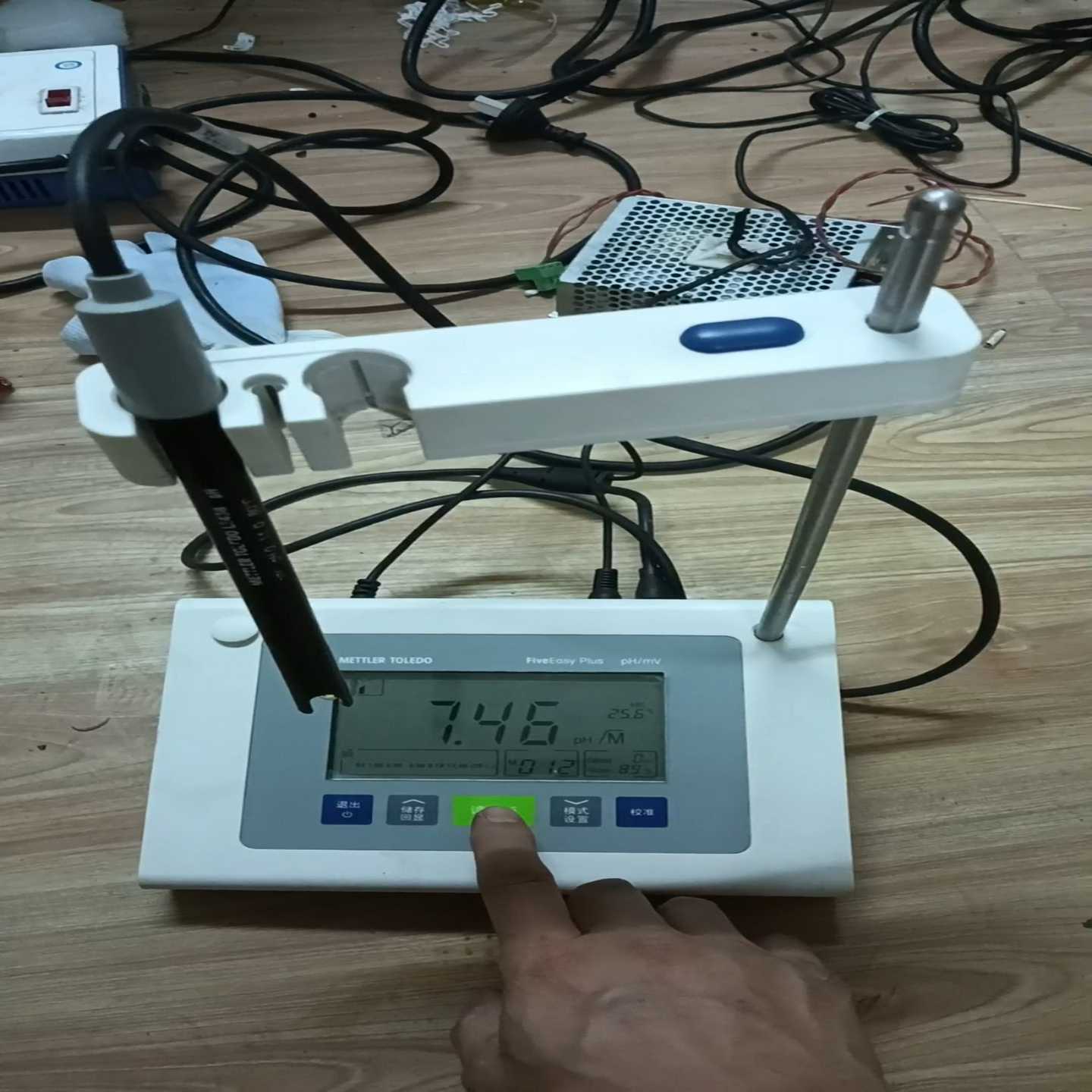 议价梅特勒FE28pH计，只包主机功能好带支架和电极LE438