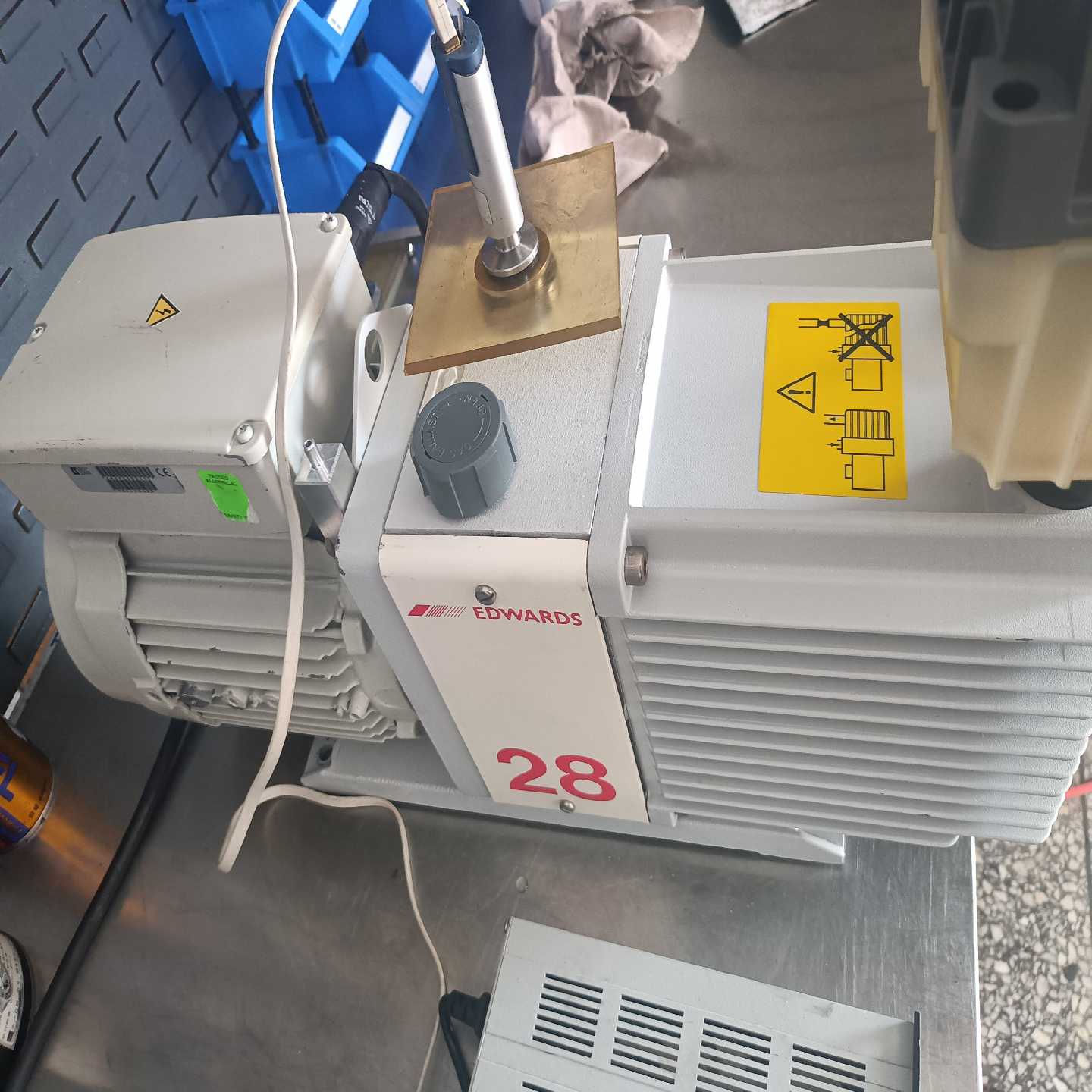 爱德华E2M28真空泵出售，功能包好，单相220V电压，已保--议价商