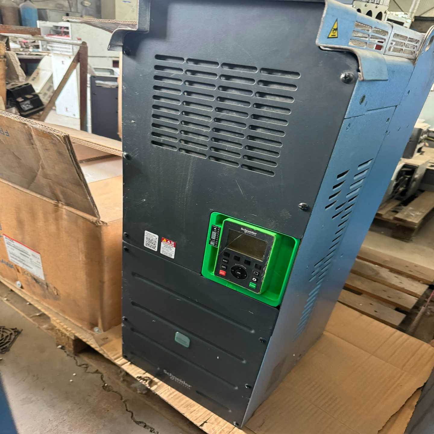 全新没包装施耐德变频器ATV930C11N4C--议价商品