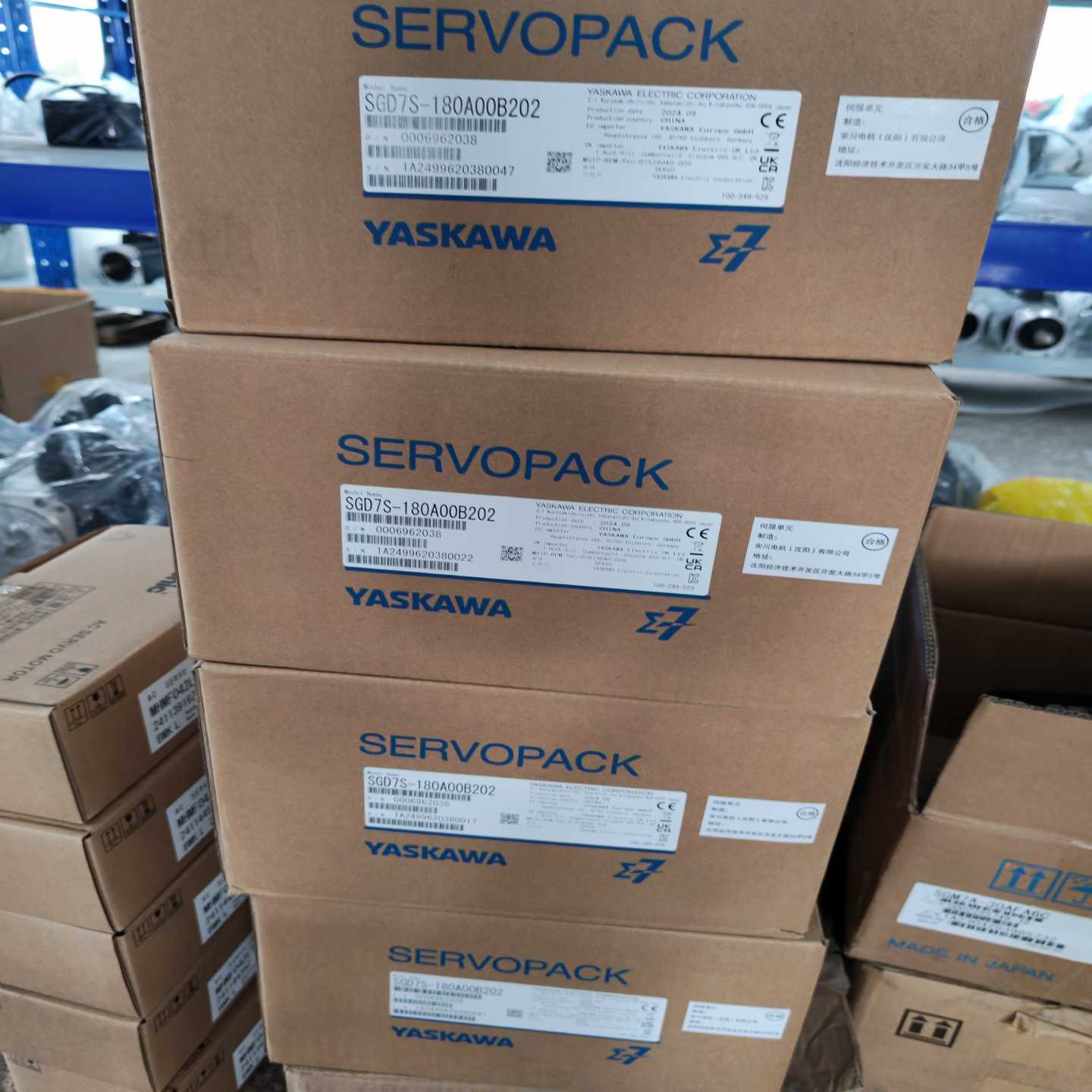 询价全新安川服驱动器，-1800