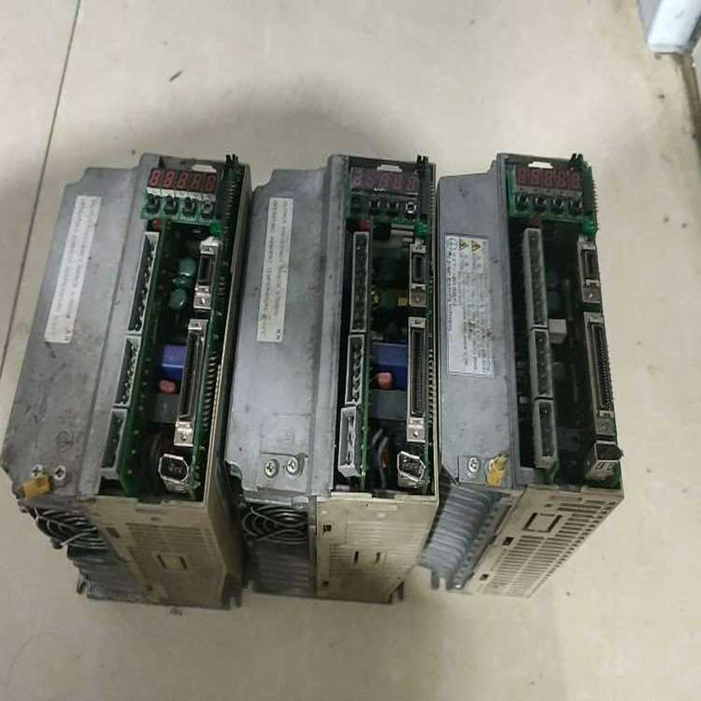 议价-安川驱动AC-0UTPUT驱动1Kw1.5KW成色如图配件