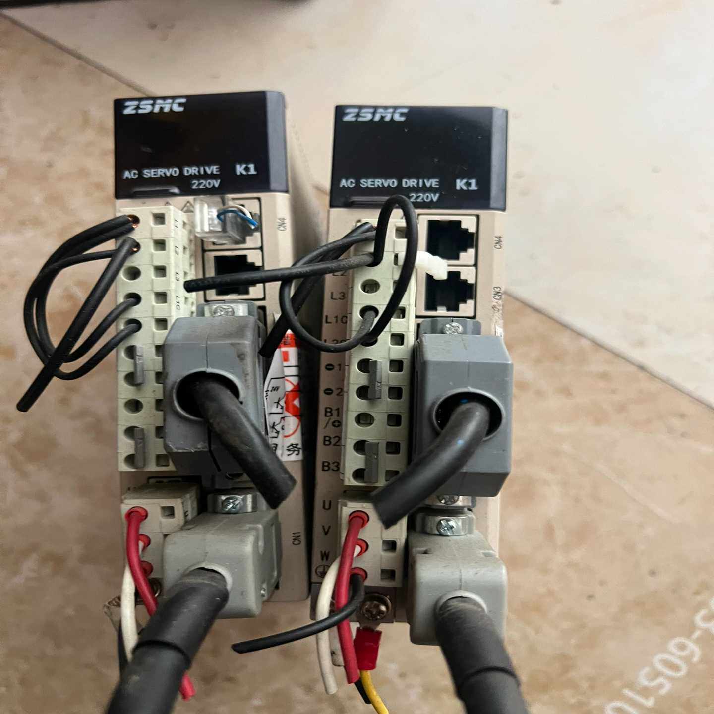 议价拆机芝山伺服驱动器ZSD-K1AS04AA，有两台成色如图功