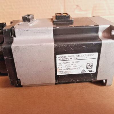 1PC OMRON R88M1M20030TBOS2 AC servo motor 200VAC1.5A 190W 25
