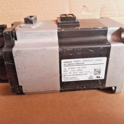 1PC OMRON R88M1M20030TBOS2 AC servo motor 200VAC1.5A 190W 25