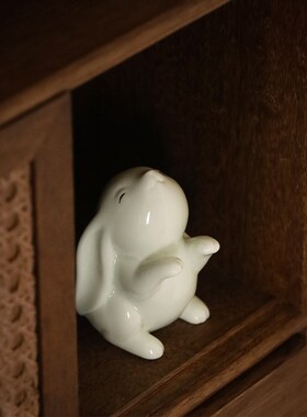 陶瓷可爱小兔子摆件创意工艺品家居装饰兔年生肖家居花盆造景玉兔