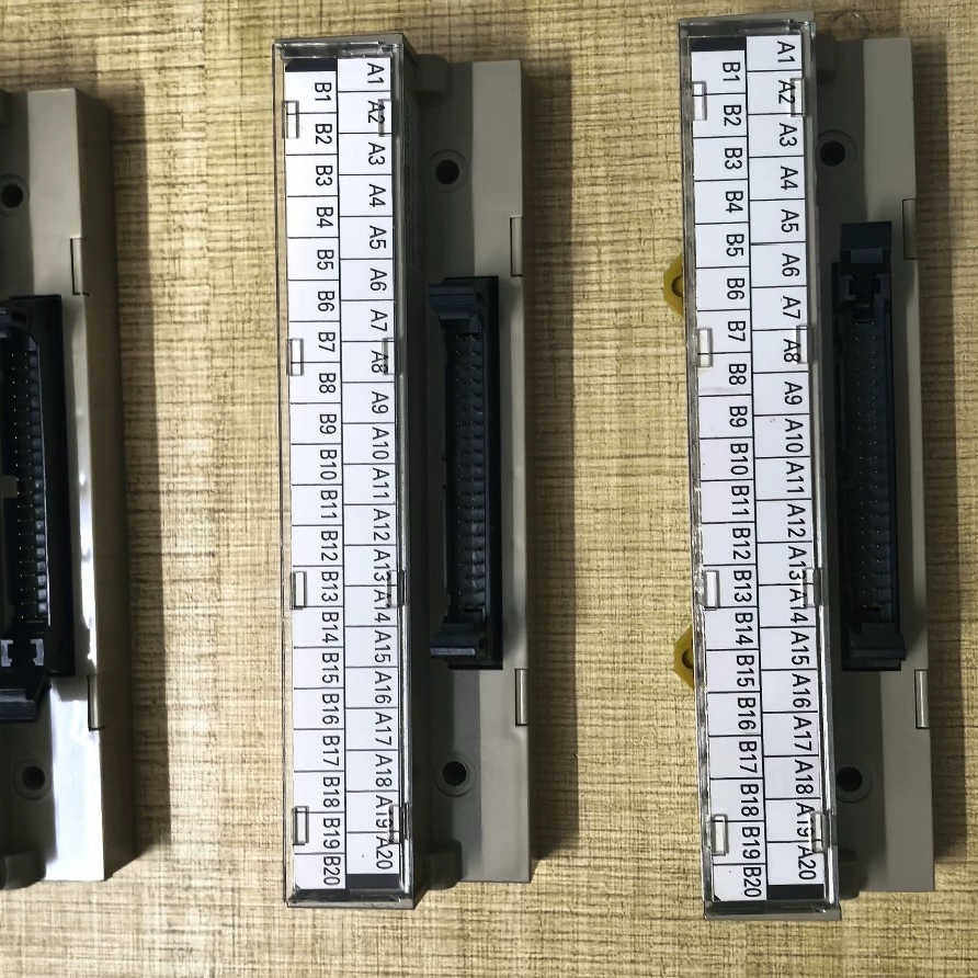 PLC端子台 XW2D-40G6