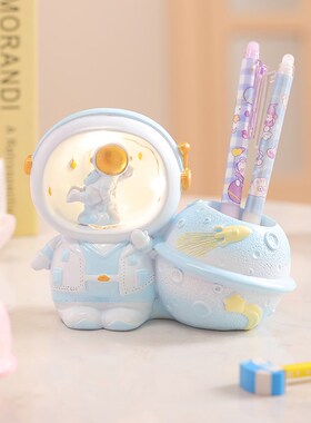 宇航员笔筒摆件卡通太空人小夜灯送男孩老师儿童书桌装饰生日礼物