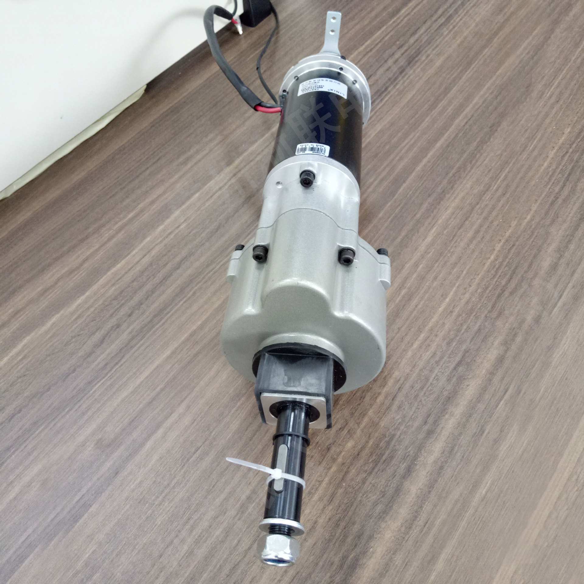 老人电动代步四轮车驱动后桥 电子电磁刹车差速电机500w250瓦马达