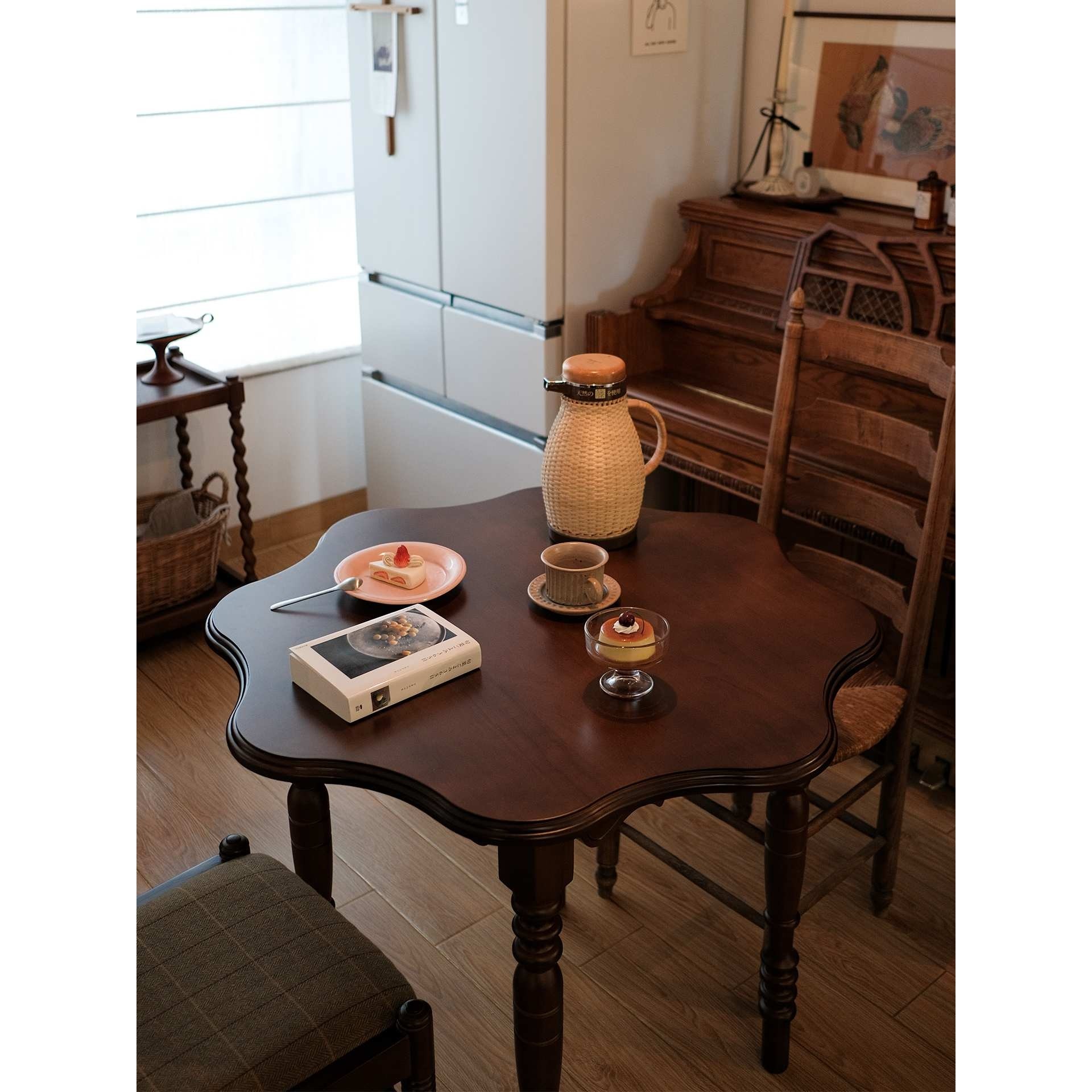 中复古风实木圆形餐桌子花瓣边茶几小户型法式家具阳台咖啡厅椅凳,鲜花速递/花卉仿真/绿植园艺,割草机/草坪机,淘宝优惠券,粉丝福利购,淘宝优惠卷