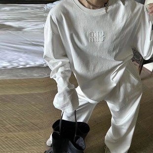 白色宽松纯棉长袖T恤女秋冬内搭叠穿白t恤女高级感显瘦圆领打底衫