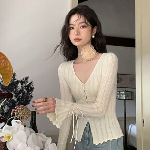 韩系秋季新款纽扣V领镂空显瘦上衣女韩版气质喇叭袖绑带针织衫潮