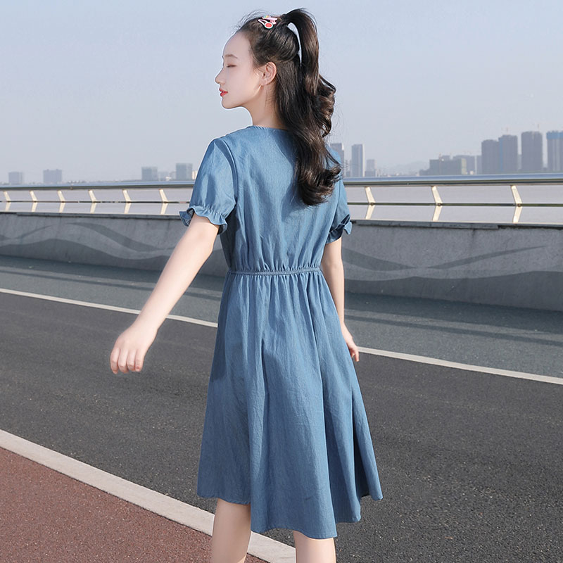 中学生牛仔连衣裙夏季娃娃领2021新品收腰中长款绣花初中生裙子薄