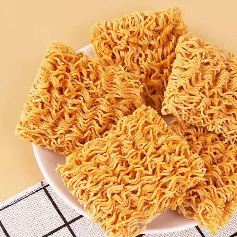 蟹黄味双层干吃面50包干脆面椒麻面铁板鱿鱼味小龙虾点心面