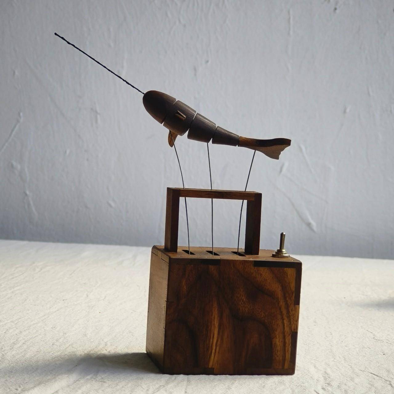 创意鱼TIH动态摆件音乐盒实木手工会高飞的鹅飞鸟独角天鲸飞猪级