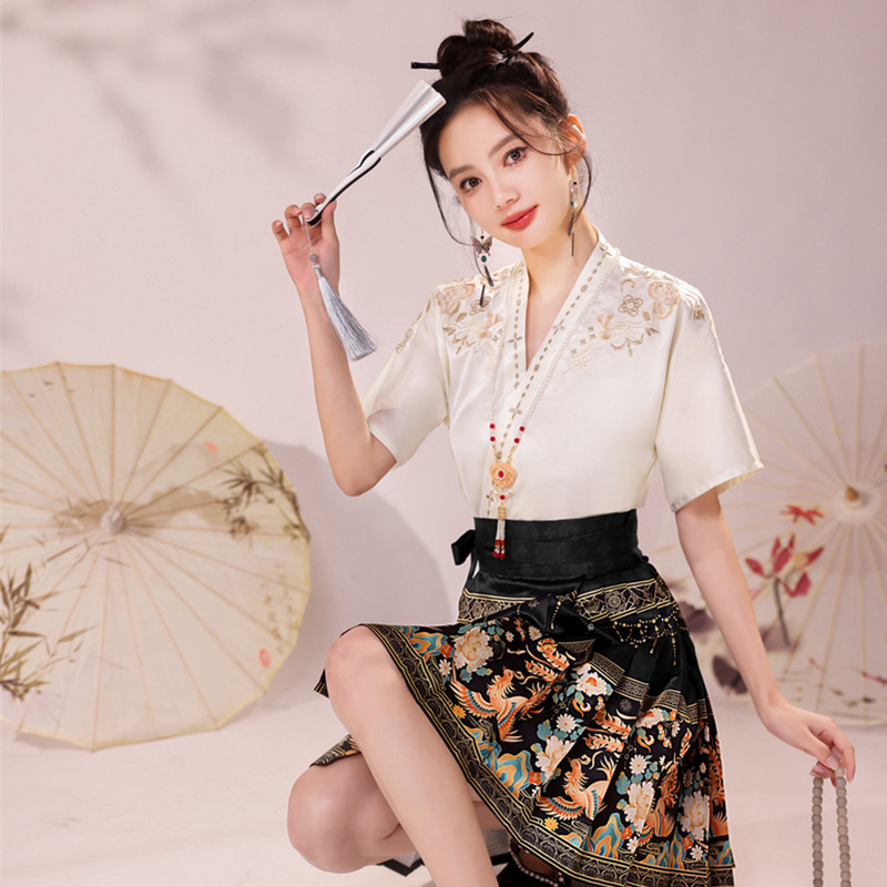 短款新中式马面裙女秋冬季2024新款高腰百褶印花短裙半身裙a字裙