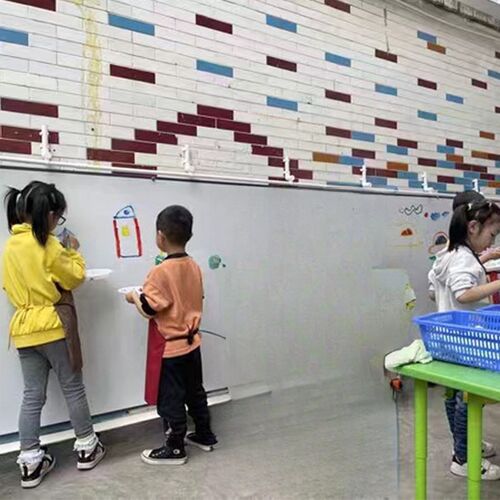 幼儿园室外水粉涂鸦板墙户外大黑边可擦室外宝宝磁性墙儿童画画