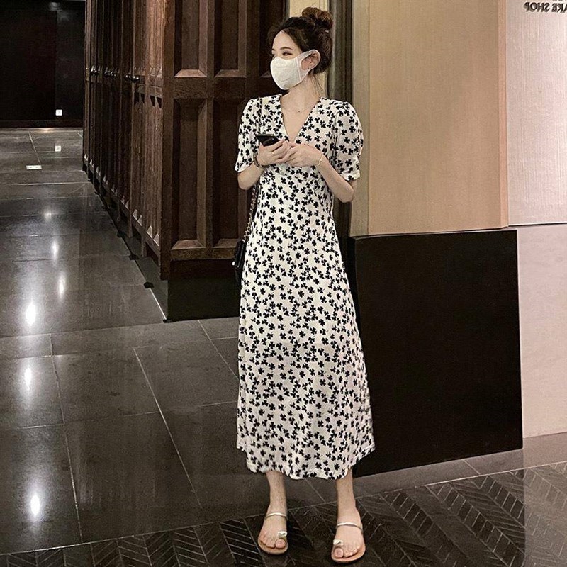 黑色连衣裙法式甜美n仙女薄款级设计感长裙收腰显瘦碎花连衣裙子