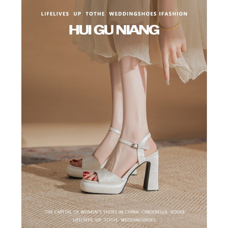 白色防水台少女百搭方头一字带粗跟凉鞋女夏季模特走秀露趾高跟鞋