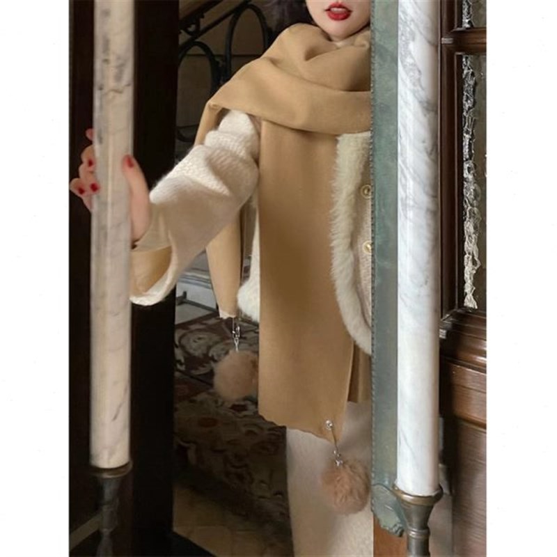 大Eees 初恋般拥抱 冬日百搭格纹纯色保暖围巾