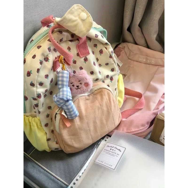 2024新款帆布草莓印花女生书包多巴胺拼接撞色双肩包可爱通勤包包