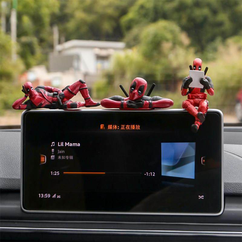 新款汽车中控台装饰车载显示屏摆件电脑显示器公仔死侍模型摆件