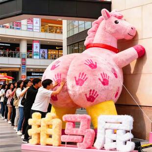 2026马年充气毛绒拍马屁卡通气模网红打卡新年商场美陈马气模定制