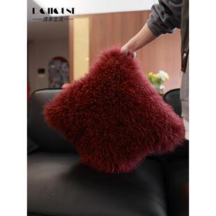 现靠代轻奢风色黑色系红真滩羊毛抱枕组合搭黑色皮沙发配抱SYN枕