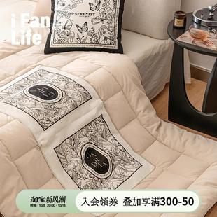 范店黑白印象家用布艺沙发抱枕被子二合一车载两用午睡毯子折叠被