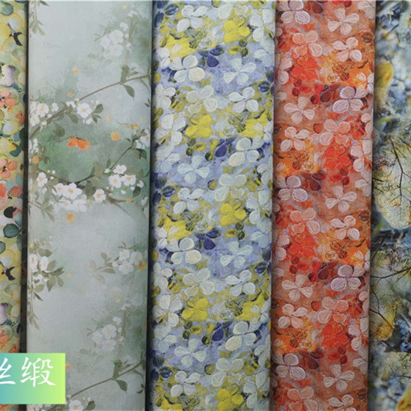 清新雅丽红底植物印花人造棉真丝棉缎布料夏季连衣裙服装面料柔软