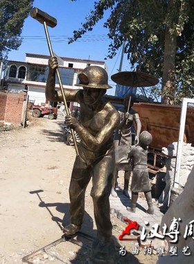 工人雕塑玻璃钢雕塑制作铜雕人物打铁雕塑城市户外公园园林雕塑